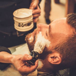giv ham en gammeldags barberings oplevelse